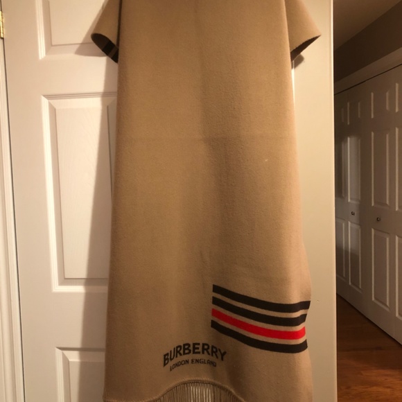 Burberry Wool Fringed Cape - Picture 2 of 7